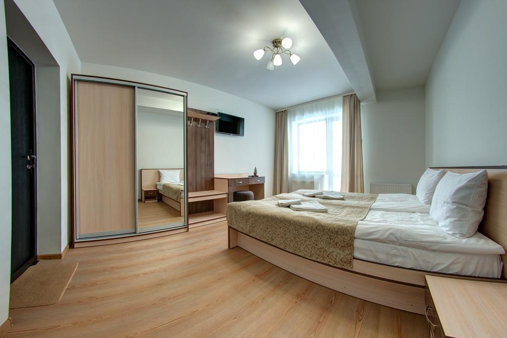 Dolyna Gir Hotel Bukovel Room photo